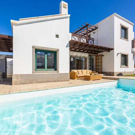 Dacil Вилла Коста Бланка